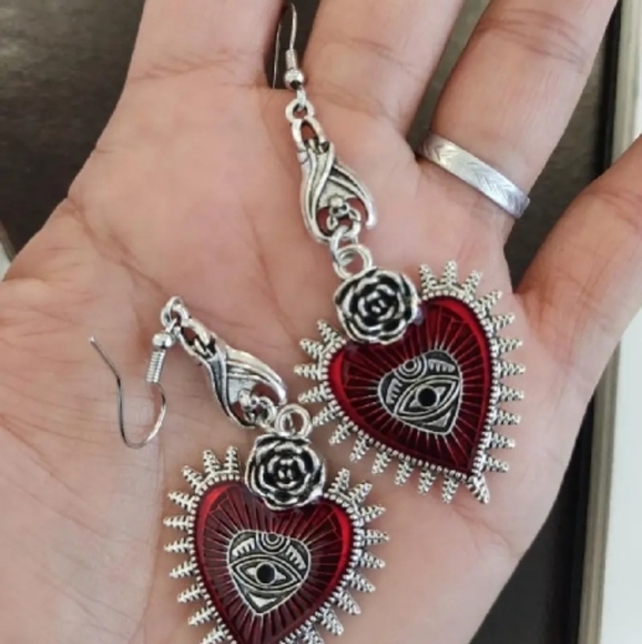 Red and Silver Jewelry with Elegant Design - Picture 2 of 7